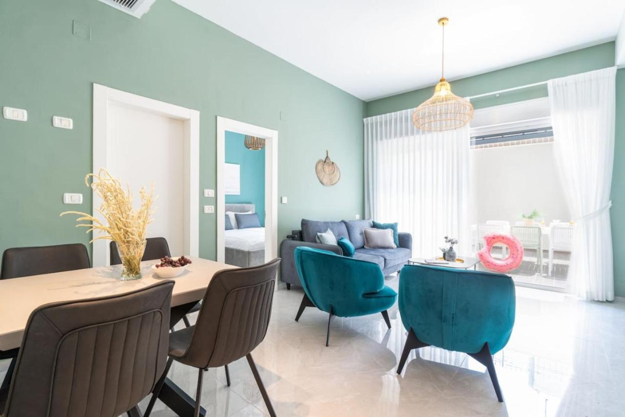 Sea N' Rent: Beachfront 2-Bedroom Apartment in Nahariya Exterior photo